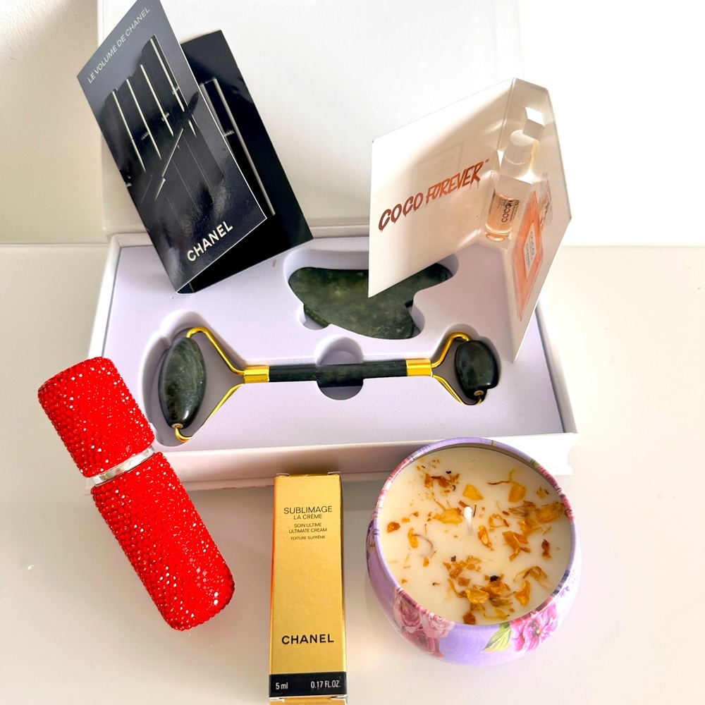 Beauty set Chanel Sublimage face cream, mascara, face roller, Coco Madem…